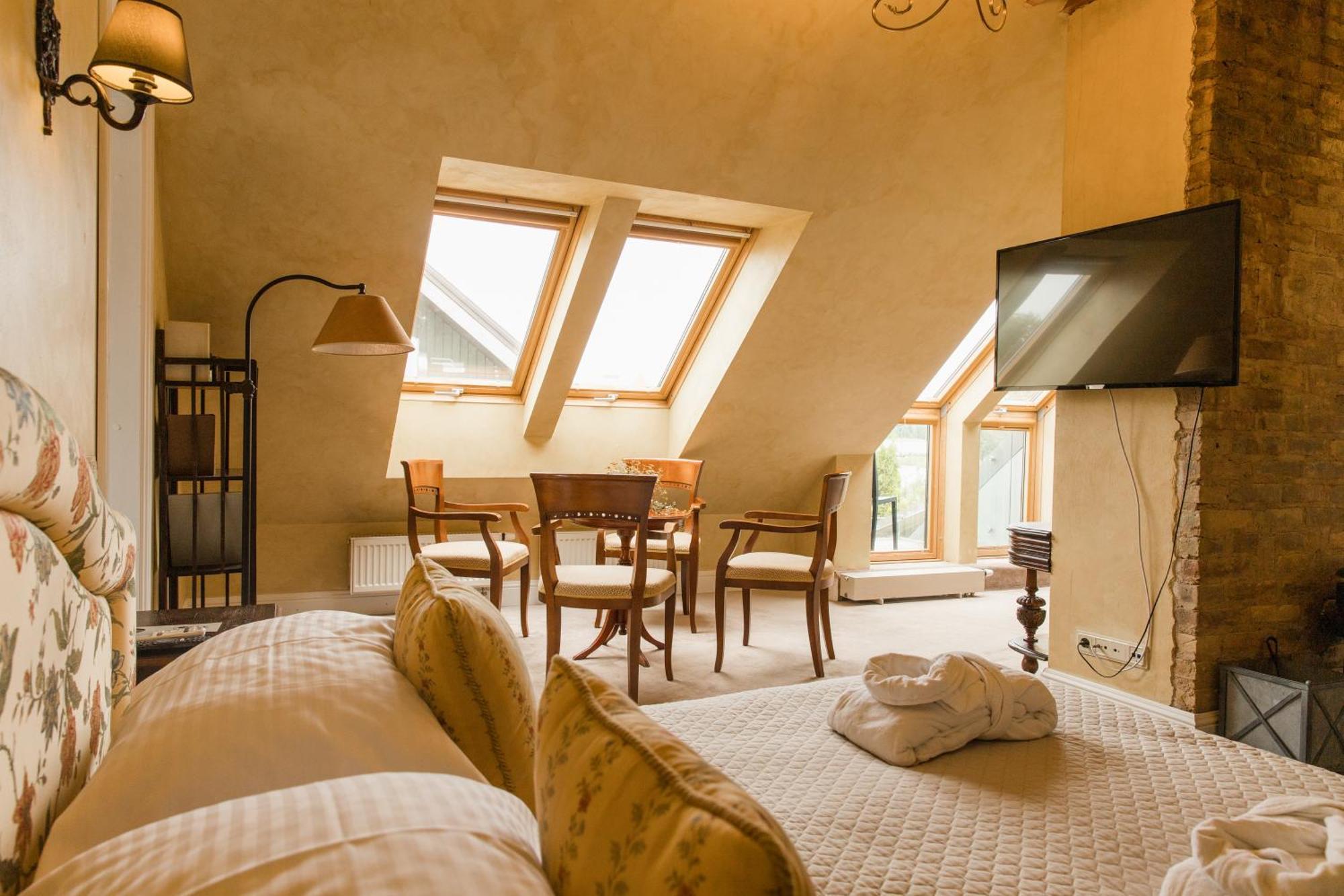 Apvalaus Stalo Klubas Gastro & Spa Hotel Тракай Екстериор снимка