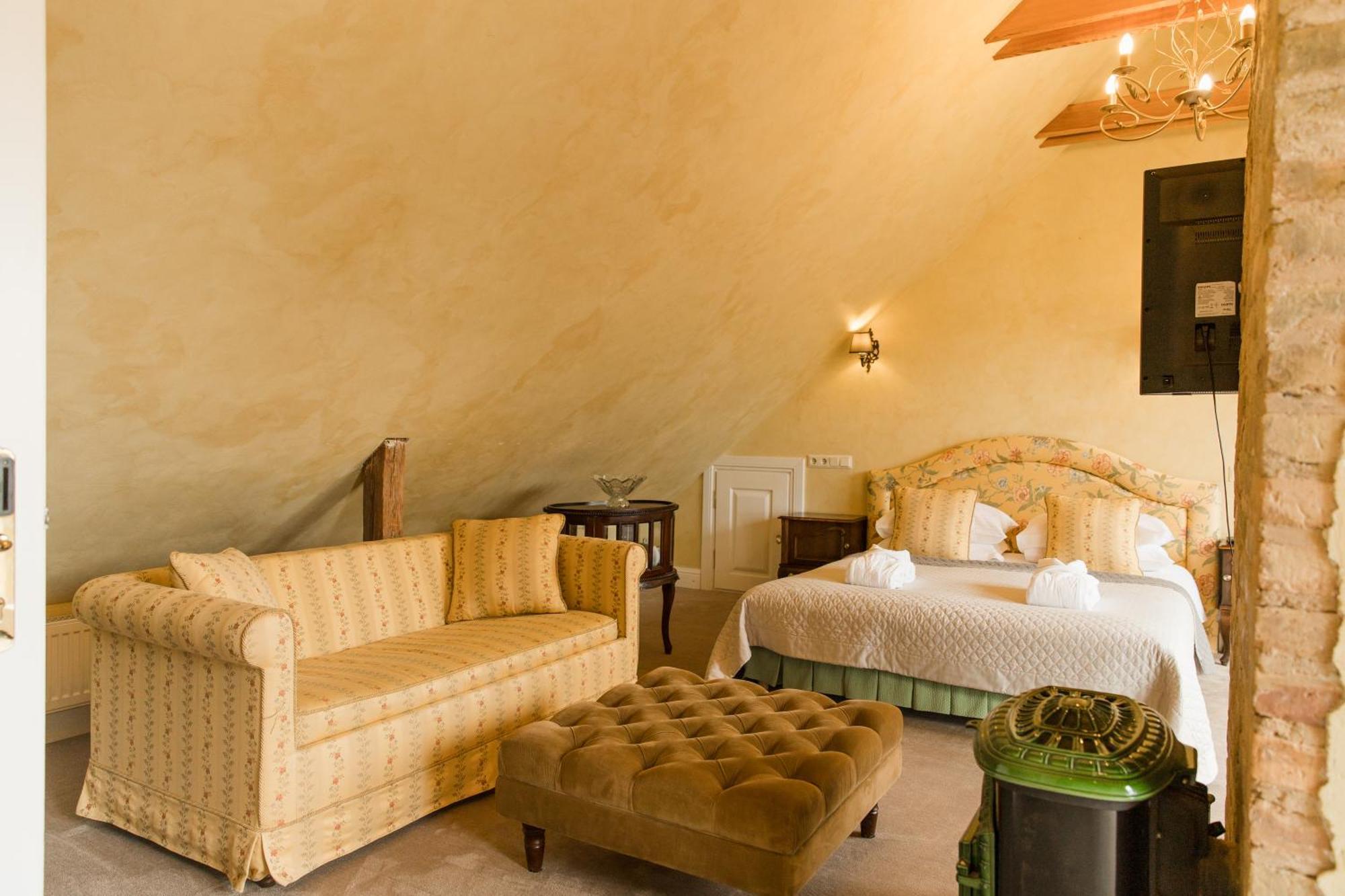 Apvalaus Stalo Klubas Gastro & Spa Hotel Тракай Стая снимка